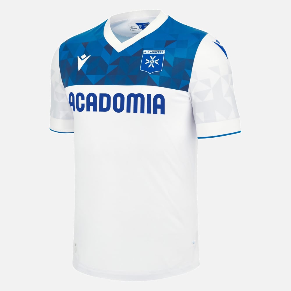 Kebours's tweet photo. @Saintetixx J'ai pensé direct à ton maillot. Un peu comme quand ils sortent le maillot 2023-24. ils avaient demandés d'imaginer des maillots pendant le covid . 

Le miens et leur version : https://t.co/GJhx2pViFI