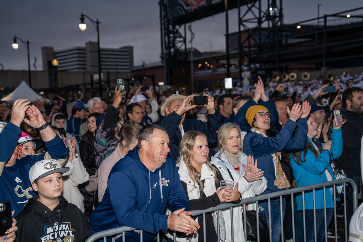 Best Supporters 🫶

#StingEm 🐝