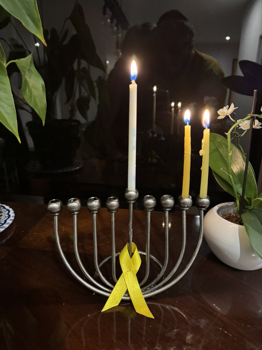 marcospeckel's tweet image. Segunda noche de Januká iluminando al mundo y pidiendo por el pronto regreso de los secuestrados.  Am Israel Jai. 🕎 🔥 🇮🇱