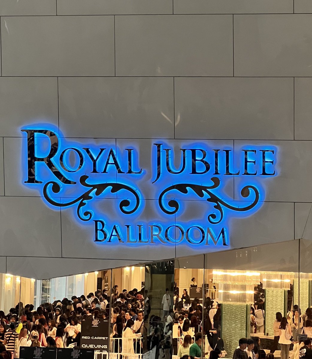 tonyyu_th's tweet photo. 📍🦁 มารับ Giveaway ตรงบันไดเลื่อนหน้าห้อง Royal Jubilee Ballroom ได้นะคะ

#토니 #TONY #TonyYu #YuJingTian 
#余景天 #อวี๋จิ่งเทียน @TonyYu_Official #AAA2024inBKK https://t.co/9q0bcK3xrm