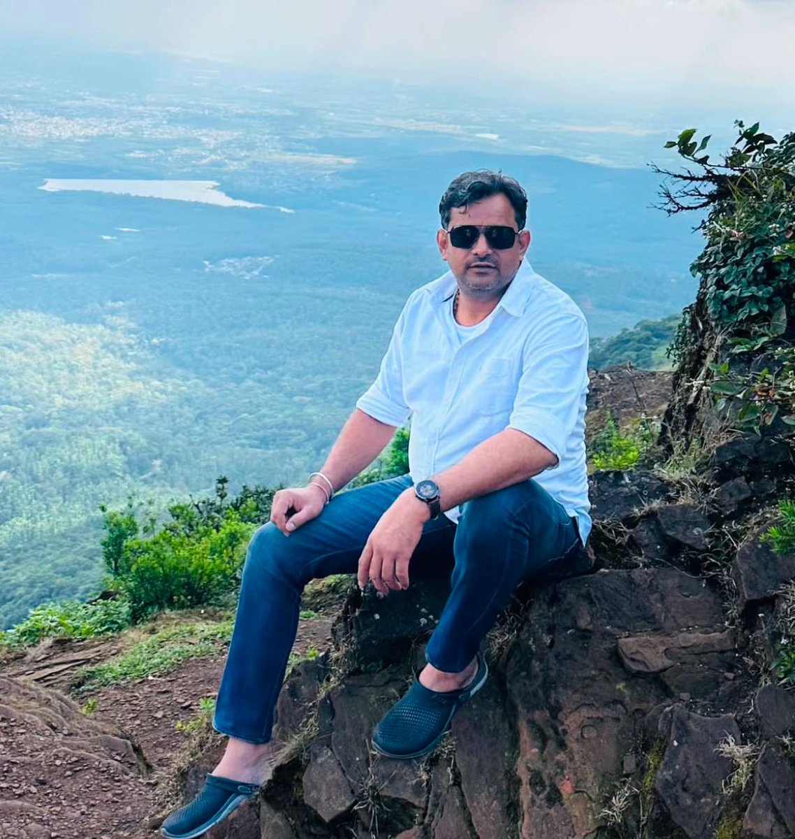 जोधपुर विश्वविद्यालय के पूर्व छात्रसंघ अध्यक्ष श्री रविन्द्रसिंह जी राणावत को जन्मदिन की हार्दिक शुभकामनाएँ। 
आपने अपने असाधारण नेतृत्व, अद्वितीय दृष्टिकोण, और प्रतिबद्धता से जोधपुर विश्वविद्यालय की छात्र राजनीति में एक स्वर्णिम अध्याय लिखा है। आपके नेतृत्व ने न केवल उस समय के