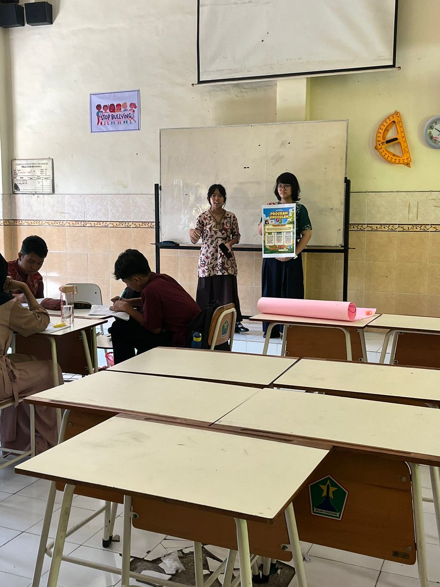 kyousatoru's tweet photo. 🍄 ✧—  Kebiasaan ku
(4/7) GEMAR BELAJAR✍🏻

Tau kah funfact tentang kebiasaan gemar belajar⁉️ : 
1. Otak makin encer 🧠
2. Belajar bikin bahagia 😊
3. Tambah percaya diri 💪

#PelajarPenggerakMerahPutih #PelajarSehatCerdasBerkarakter #GerakanTujuhKebiasaan #anakindonesiahebat https://t.co/laSqt2CC7T