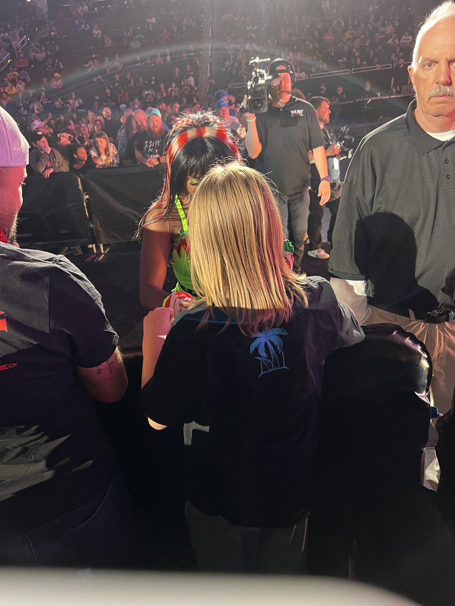 regsspice's tweet photo. That was the most amazing night of her 10 year old life! Thanks @WWE. @CodyRhodes @TheTrinity_Fatu @WWEUsos @itsBayleyWWE and @BiancaBelairWWE !!! You were all a class act! Thank you for spoiling her!!! https://t.co/wRsMLEdoC3