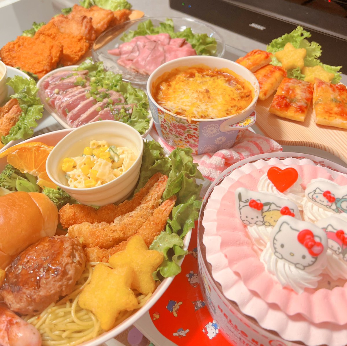 satou____oO's tweet photo. 今年は大人さまプレート🍳私も旦那もお酒飲まないからシャンメリーでかんぱいっ🐰💫 https://t.co/XgRS09V8Os