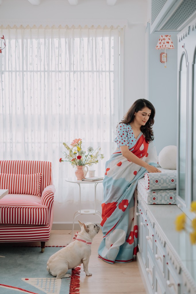 elledecorindia's tweet image. Read more: shorturl.at/ZEjP3

An office cabin by the River Tapi in Gujarat? Designer Eshita Marwah and Ella her puppy-eyed co-worker say yes! #EDDesign

#elledecorindia #elledecor #pasteldecor #petfriendlyoffice #officedesign #workspacedesign