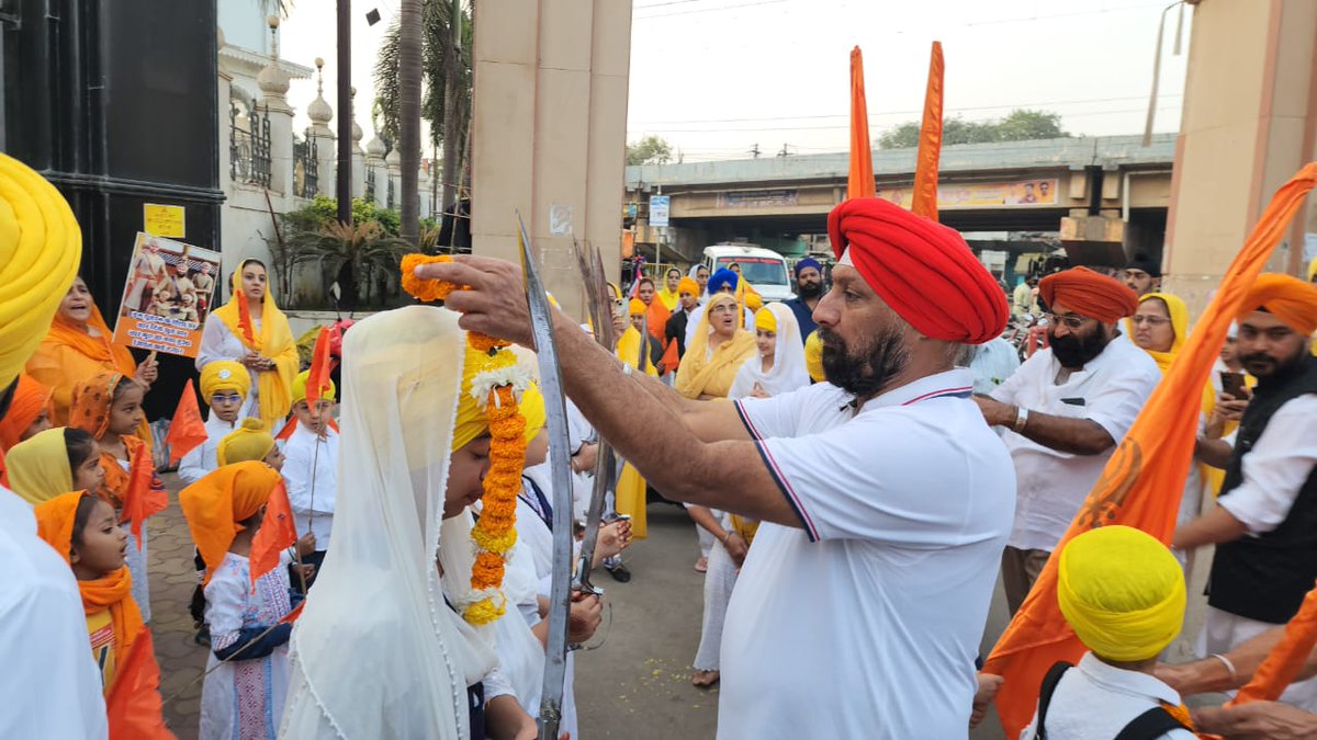 KulbirChabra's tweet photo. समूह साध संगत अते गुरू सिंघ सभा द्वारा खालसा पंथ के सृजनहार दशमेश पिता गुरु गोविंद सिंह जी के चार साहिबजादो की शहादत तथा धर्म की रक्षा हेतु उनके बलिदान तथा शौर्य को समर्पित #वीर_बाल_दिवस पर गुरूद्वारा से गुरुवार 26 दिसंबर को पैदल रैली ‘सफर ए शहादत मार्च‘ का आयोजन किया गया है। https://t.co/x8fyDOlxO4