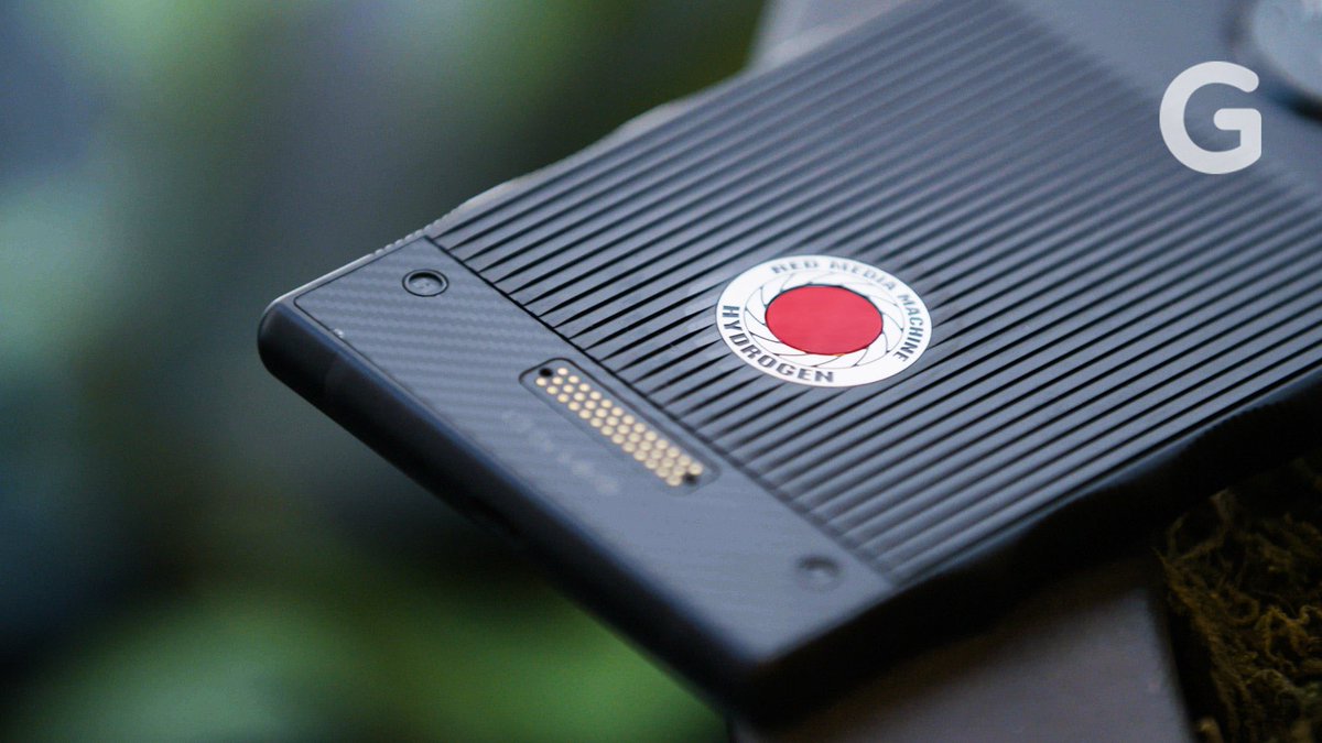 TheHumanDurag's tweet image. Anyone remembers when #R3D released a phone that one year 😂😂😂😂😂