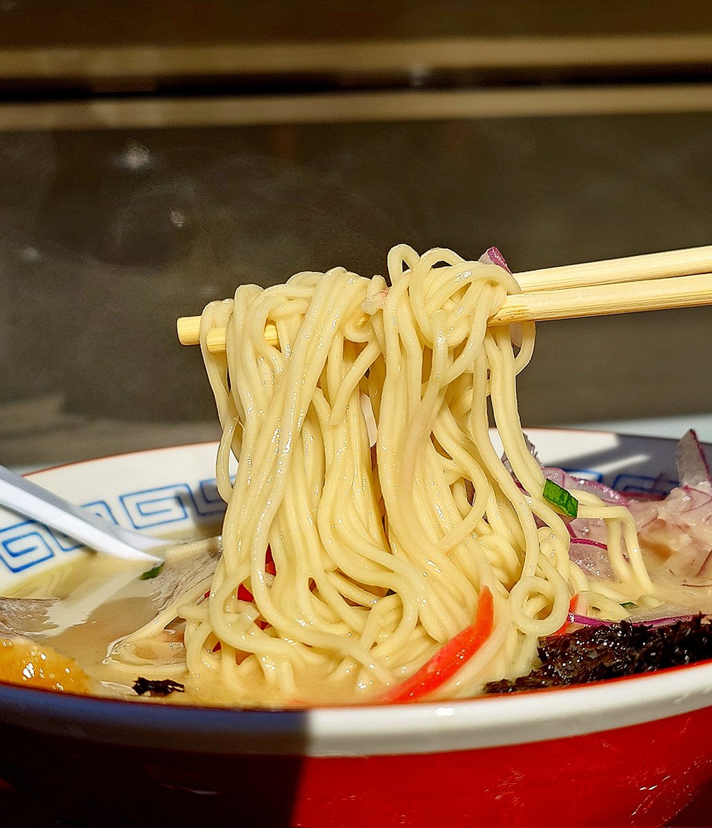 ttkkss6's tweet photo. 屋台ラーメン 葵央 さん
ちーぶー麺🍜
鶏白湯と豚白湯のWスープ
こってりなのにクリーミーで臭みのない飲み干せるスープ
叉焼が大きくて柔らかメチャウマッ
途中味変でニンニク投入で旨すぎる
女将さん応援しております😆✨
これからも頑張ってくださいませ🙌
ご馳走さまでしたও˖ ࣪⊹ᗢᘏᓗ https://t.co/eWYhKO7EHt