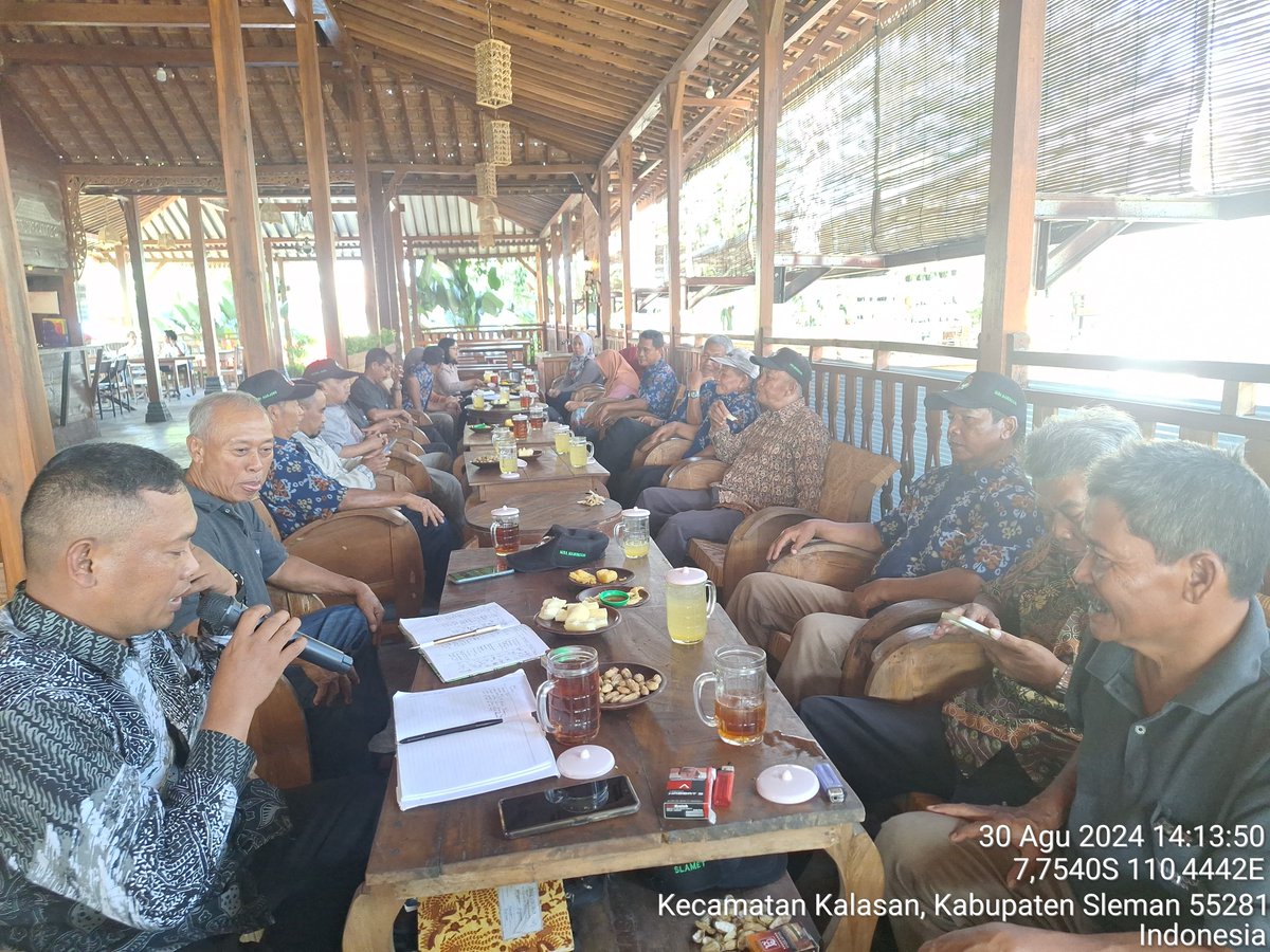 atinda_p's tweet photo. Jumat (30/08), Putri AP luhkan Sleman di Koperasi Perikanan Mina Manunggal, mengikuti pertemuan rutin koperasi perikanan &amp; pembinaan koperasi perikanan di kabupaten Sleman #Giatluhkansatminkaltegal #kegiatanpenyuluh #luhlapor #sleman @PKBLU_bp3tegal @pusluhkp @bppsdm_kp https://t.co/QIRrShj1yl