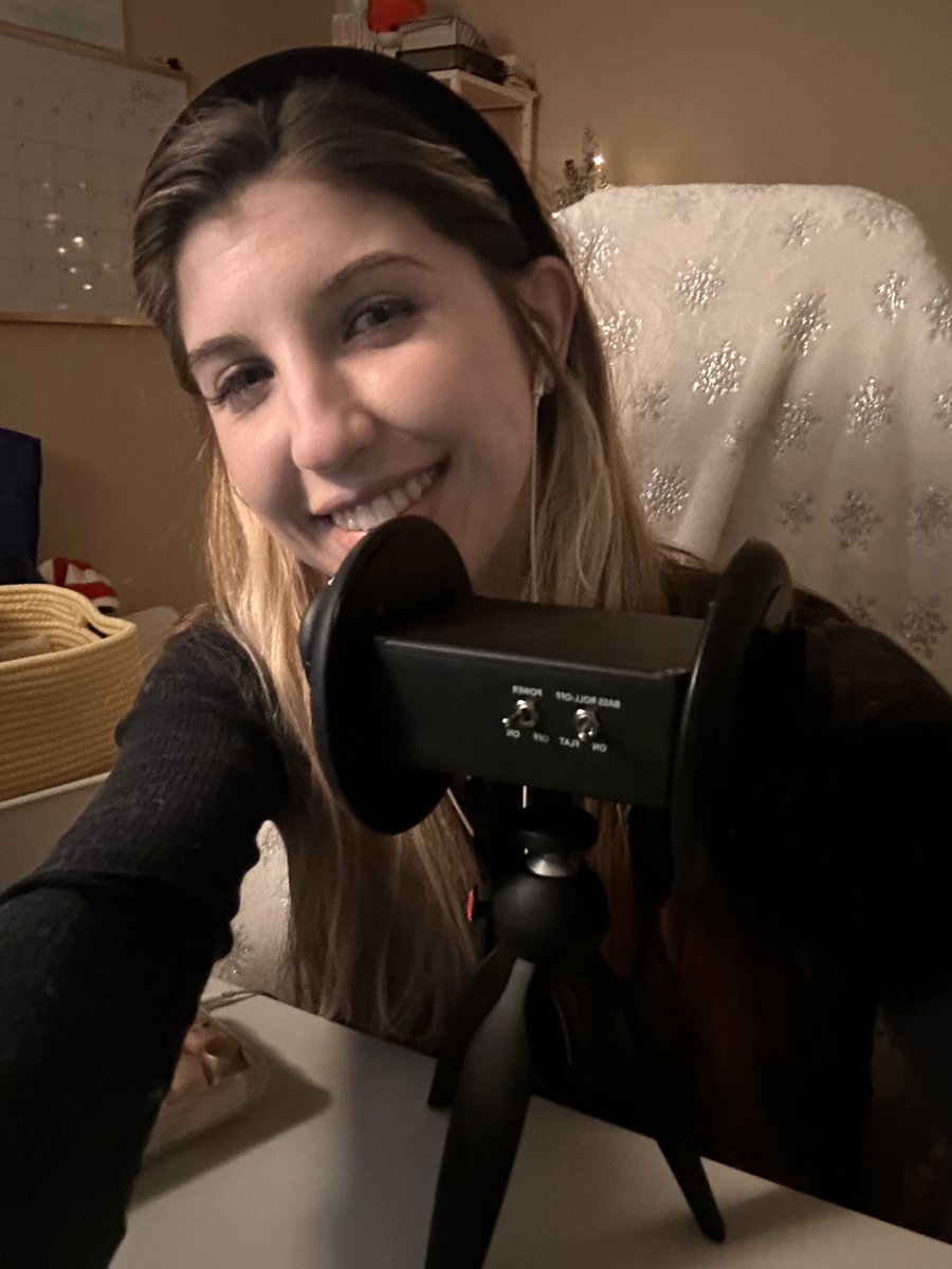 More live tingtingles! Twitch.tv/frivvifox