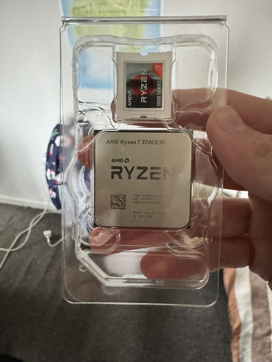 AbstractTheOne's tweet image. Merry christmas guys! Hope you’re all having a nice break, what did you guys get? I got a 5700X3D and a 7600 XT that’s coming later today! (Friday 27th as of posting, had to flex the £40 off lol)