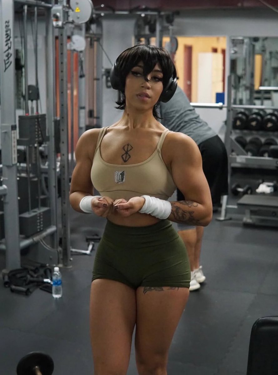 frizzyimposter's tweet photo. Muscle mommy mikasa anybody? 💪🧣 https://t.co/JSLXE8sDsX