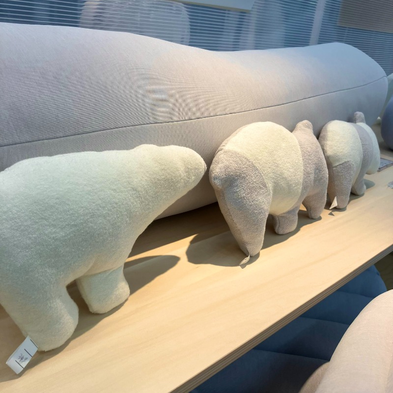 人気の「動物クッション」に、ポケット付きの小さめサイズが登場します