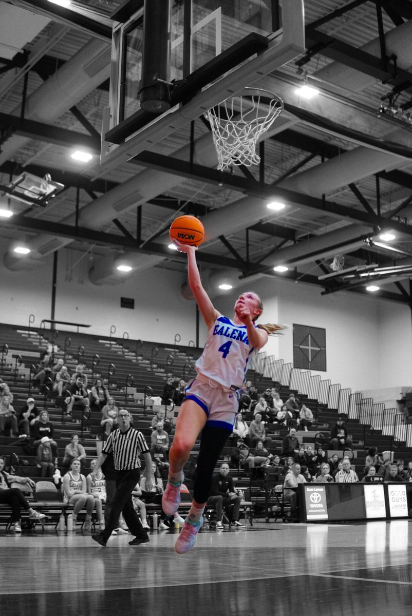 ClutchSportsIL's tweet photo. Galena’s Gracie Furlong was HOOPING against El Paso Gridley.

She had 29 points in Galena’s 51-32 victory.

#ClutchUp https://t.co/AM2LDe7Ne9