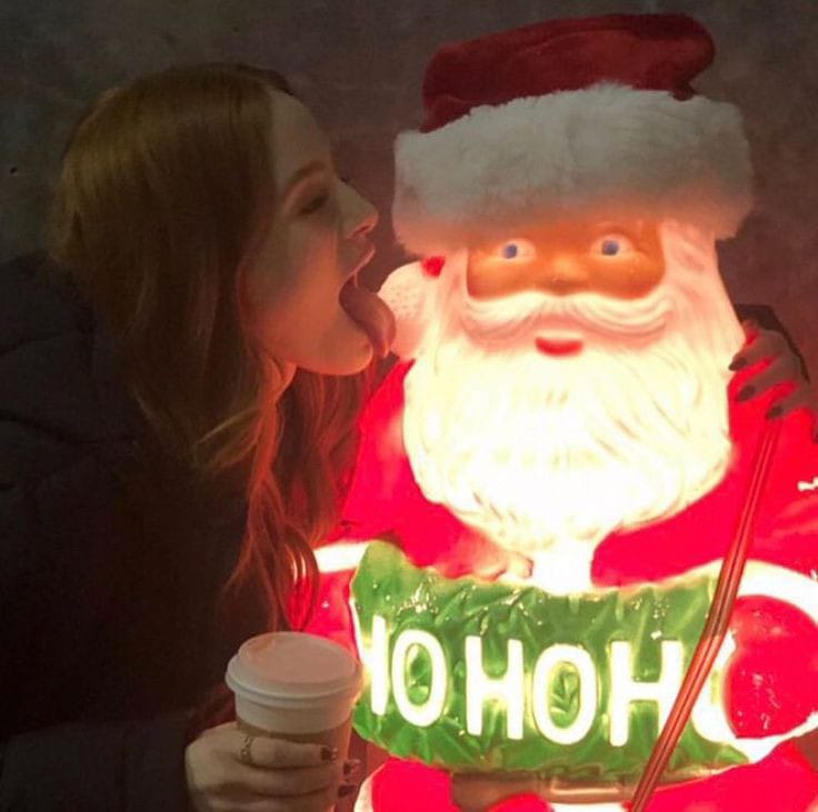 Estou com inveja deste boneco, mas minha garota está muito linda.  😌🤍