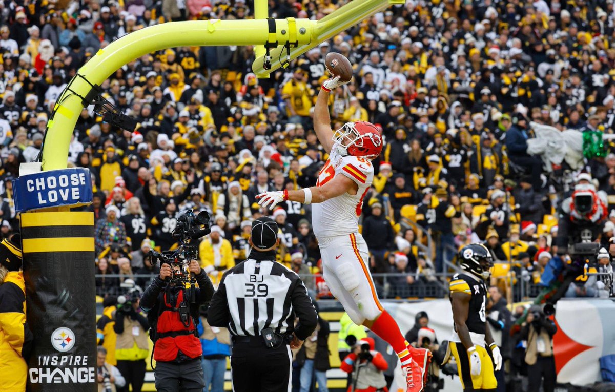 TravisKEdits's tweet photo. Keep RT’ing to vote !! ❤️💛
#WPMOYChallenge   + @tkelce 
#WPMOYChallenge   + @tkelce 
#WPMOYChallenge   + @tkelce 
#WPMOYChallenge   + @tkelce https://t.co/DGH9VHOKEC