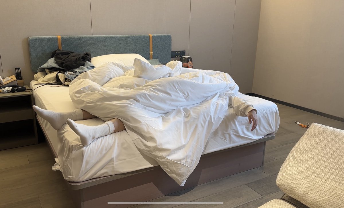 zx_baiwa's tweet photo. 如愿以偿了。白袜脚太诱惑了。 https://t.co/0e0bhEwyWS