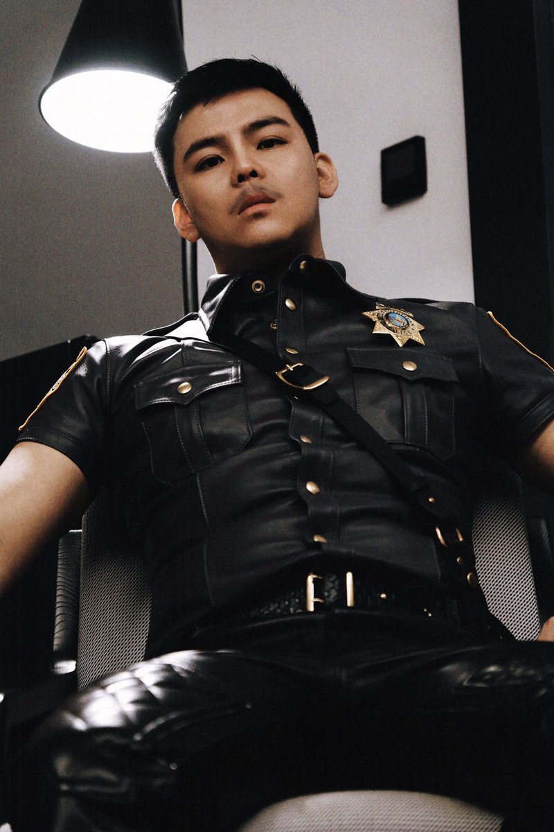 这个角度很有压迫感！