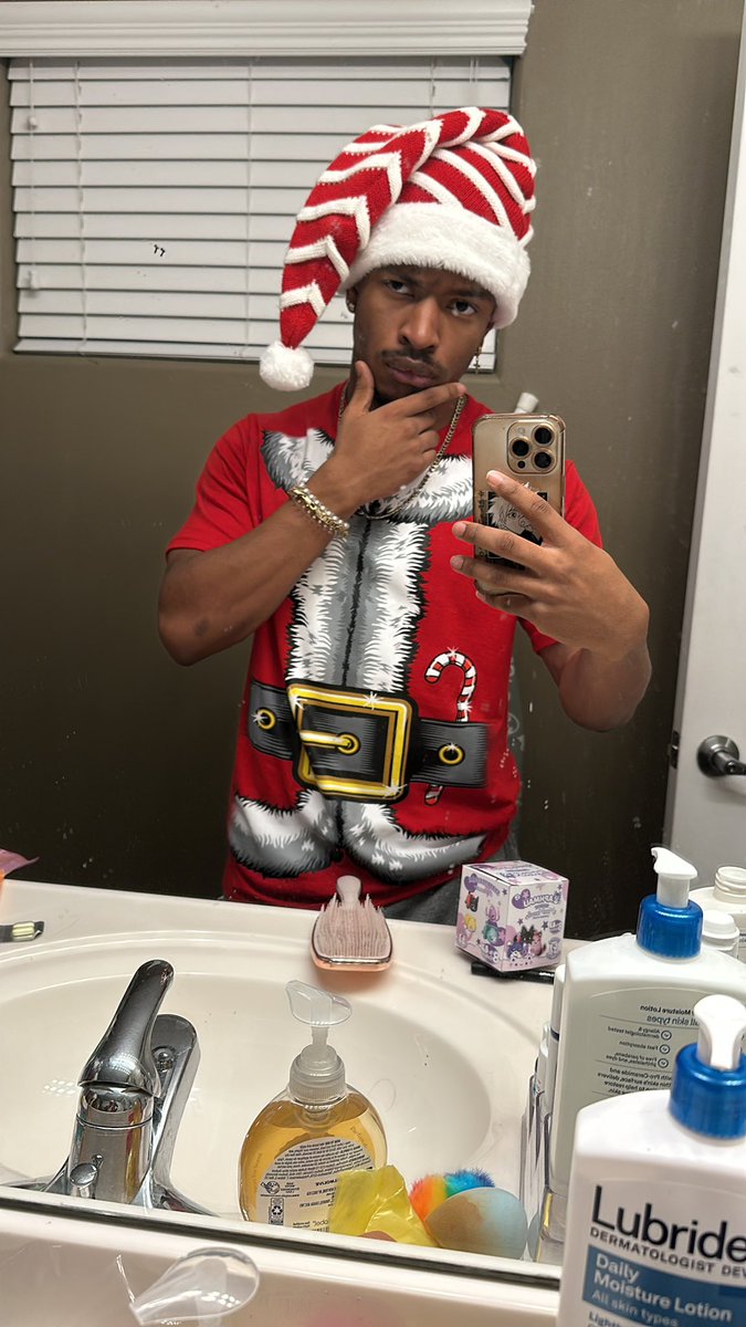 Lyxql1's tweet photo. #PicksmasMilly  MadEz   All I want for Christmas is a free line up from Santa https://t.co/k2eBRi5rBT
