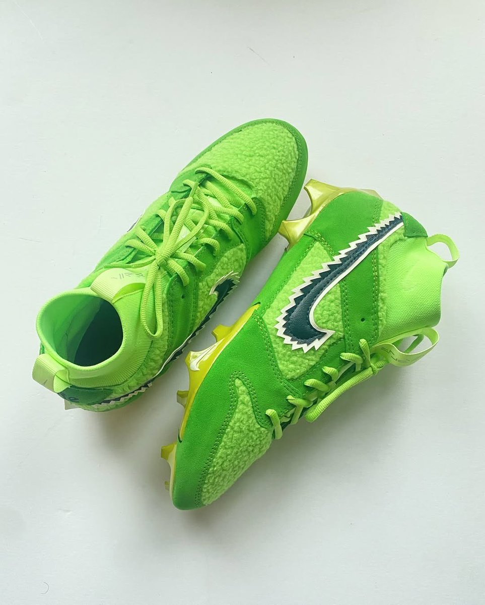 Sole Retriever (@soleretriever) on Twitter photo Grateful Dead x Nike SB Dunk customs for Seahawks WR Cody White tonight 🔋
📷 <a href="/seantehdon/">Sean Vergara</a> Grateful Dead x Nike SB Dunk customs for Seahawks WR Cody White tonight 🔋
📷 <a href="/seantehdon/">Sean Vergara</a>