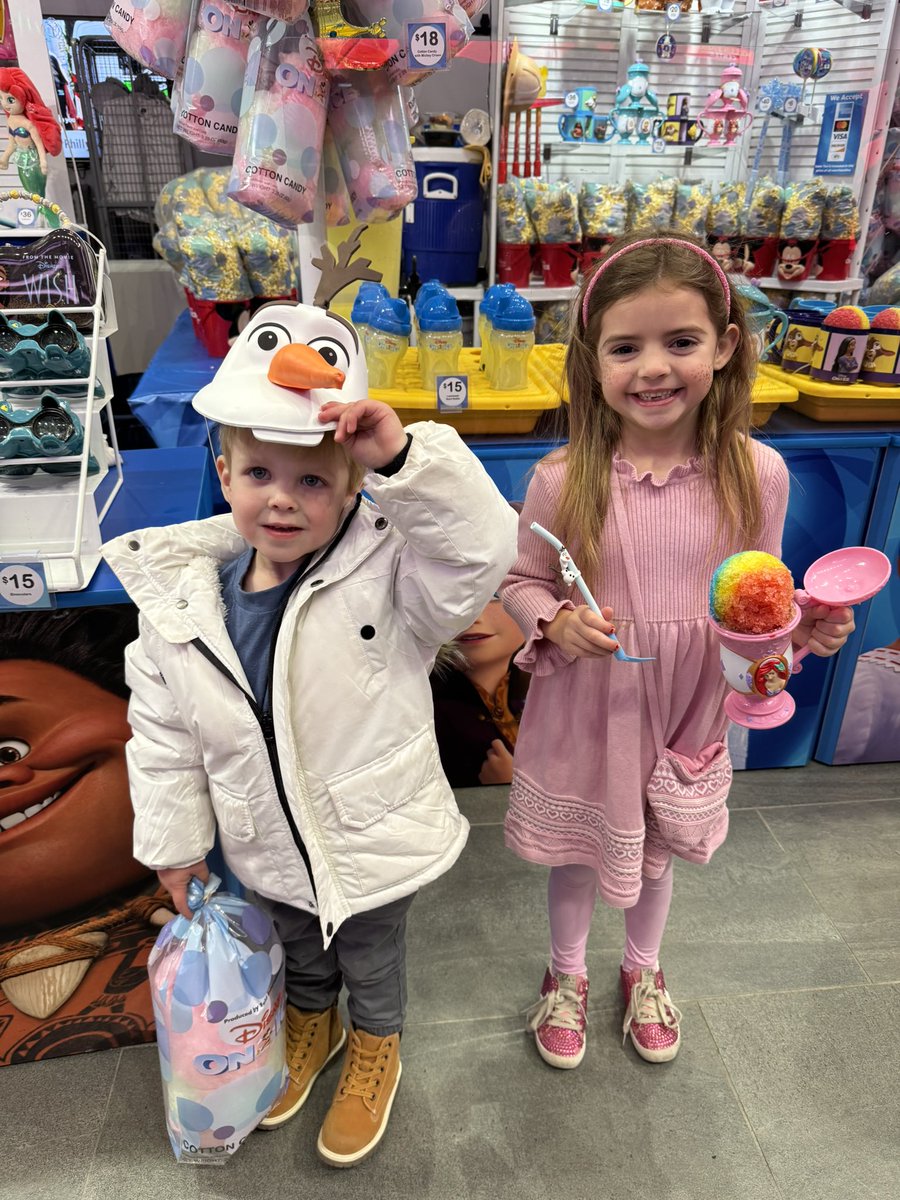 KReif25's tweet photo. #DisneyOnIce https://t.co/stYF9PI4Qi