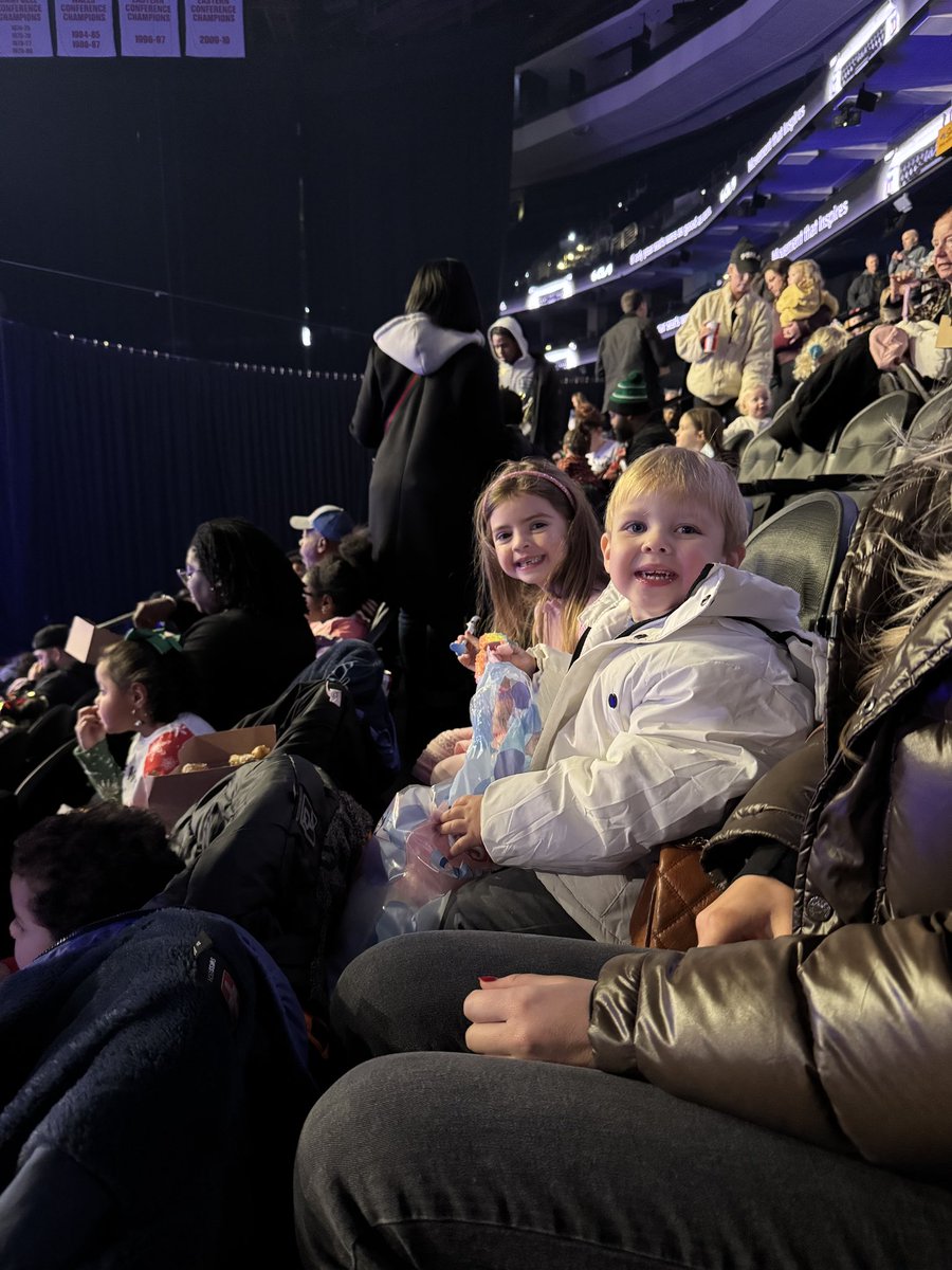 KReif25's tweet photo. #DisneyOnIce https://t.co/stYF9PI4Qi