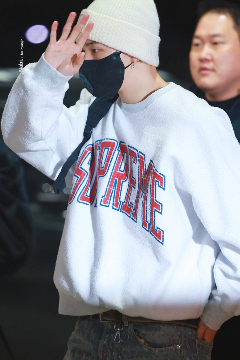 HwangHyunjinCL's tweet photo. Imágenes de Hyunjin en aeropuerto
⌦ cr. nabi_320
「 🦋 」#Hyunjin #현진 #스트레이키즈현진 #StrayKidss https://t.co/06X5mH4faw