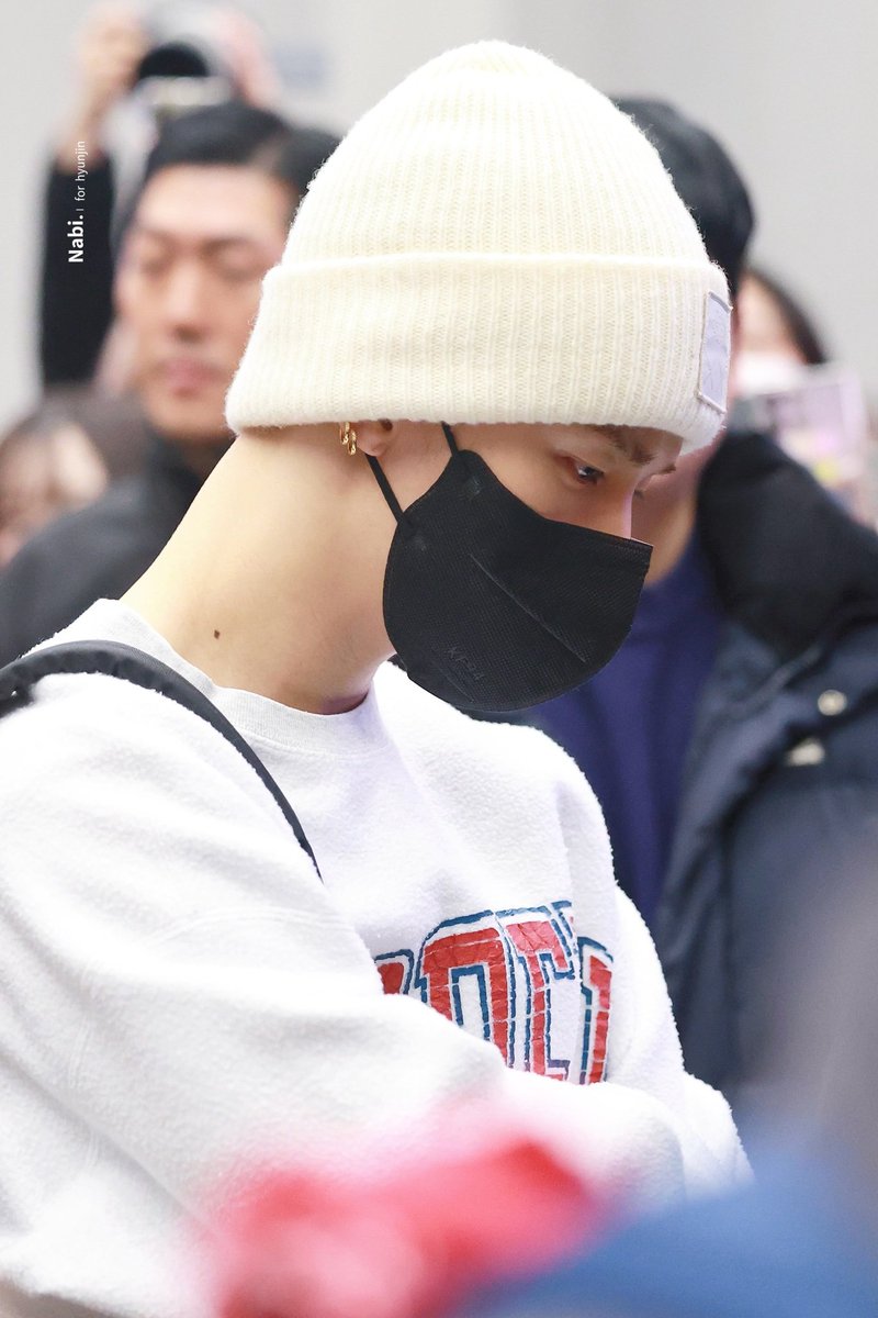 HwangHyunjinCL's tweet photo. Imágenes de Hyunjin en aeropuerto
⌦ cr. nabi_320
「 🦋 」#Hyunjin #현진 #스트레이키즈현진 #StrayKidss https://t.co/06X5mH4faw