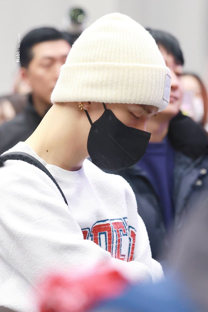 HwangHyunjinCL's tweet photo. Imágenes de Hyunjin en aeropuerto
⌦ cr. nabi_320
「 🦋 」#Hyunjin #현진 #스트레이키즈현진 #StrayKidss https://t.co/06X5mH4faw