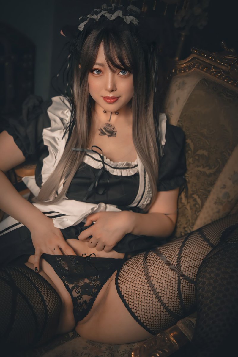 Zoom in and see my shameful side.🖤🖤 https://t.co/DrNhTgBX2N