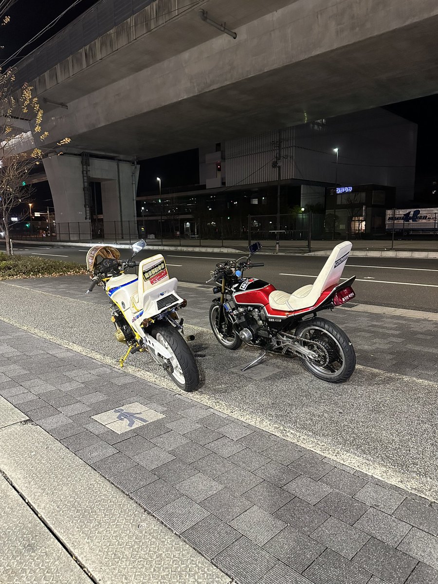 tokiya_15's tweet photo. 1年放置してたおバイクようやく眠りから覚めたみたい
検査も満タン
後わキャブ再生と仕様変更🫦

復活に協力して下さった森野くんにわ感謝してます😭
# T-STYLE https://t.co/9h1Y9bLe7j