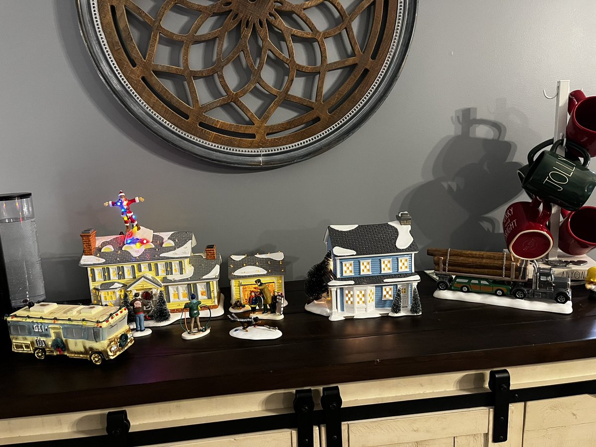 ElliottSaysWhat's tweet photo. Was gifted Todd & Margo’s house to add to the collection this year! If you don’t know or understand then unfriend me immediately. #ItsaBeaut https://t.co/2hnoPCZ8Si