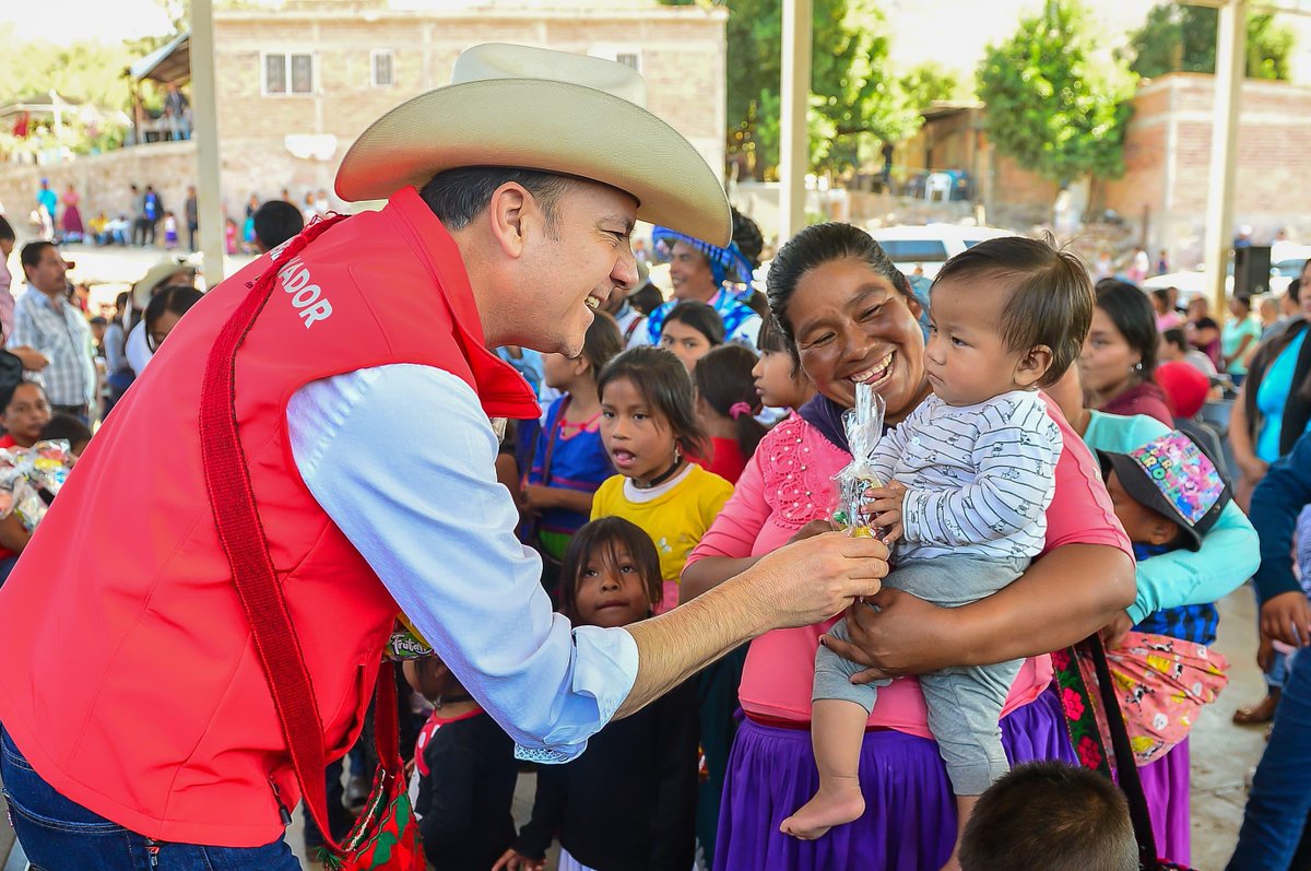 Agradecen habitantes de comunidades del Mezquital apoyos invernales llevados por Marisol y Esteban.
radiobox.mx/2024/12/26/agr…