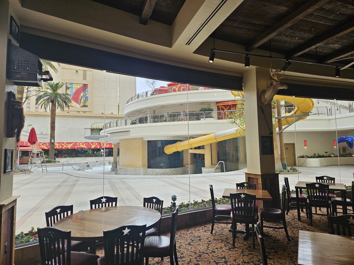 DTLVTOUR's tweet image. Shark tank pool @GoldenNuggetLV has been drained for some maintenance.  First time seeing the pool without  water in it.  Looking forward to taking a dip in the 2025 pool season.