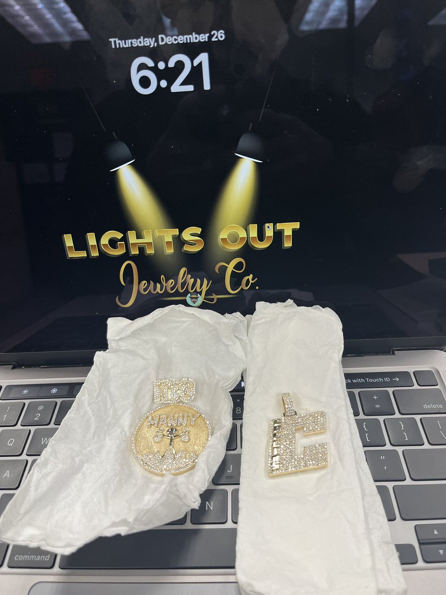 Lavish_life23's tweet photo. We got QUALITY WORK if you looking for it 👀🤩📲 #LightsOutJewelryCo https://t.co/VOJHY2yE3O