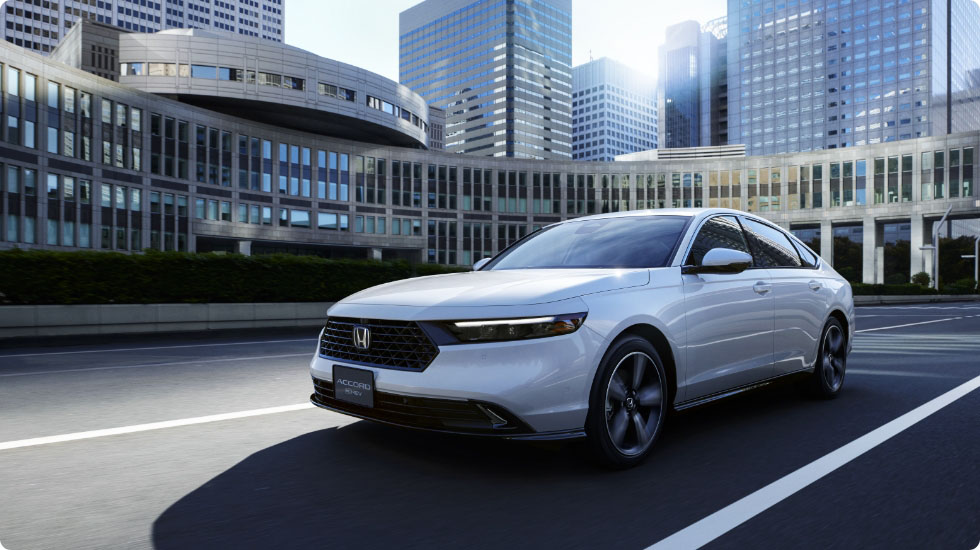 Honda_eHEV's tweet photo. これだけは、体感してほしいです。

#ACCORD に搭載された「アダプティブ・ダンパー・システム」は、1/500秒という瞬きよりも速く走行状況を検知し、ドライブモードに合わせてサスペンションの制御を自動で調整。揺れの少ない快適な乗り心地と、安定したハンドリングを両立させています。
普段のドライブがもっと心地よくなる、そんな上質な走りをぜひ試してみませんか。

https://t.co/W1aW07qdfh

#ehev #Honda