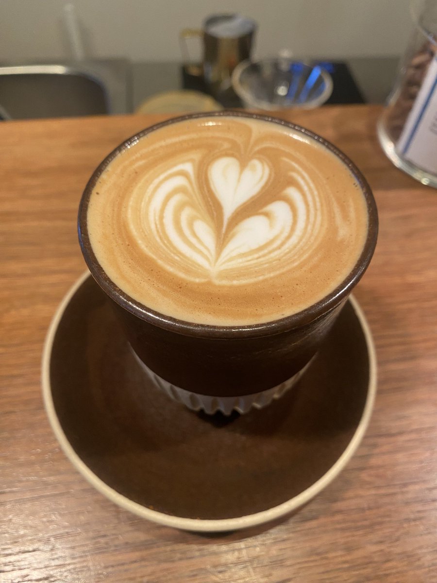 _somethinglike_'s tweet photo. コーヒースタンドって地域の憩いの場よね
そういうお店
コーヒーは香り高く美味しかった
これぞコーヒー

狭いけど店内ワンコもOK

材木座　calender https://t.co/je1k9zAiwq