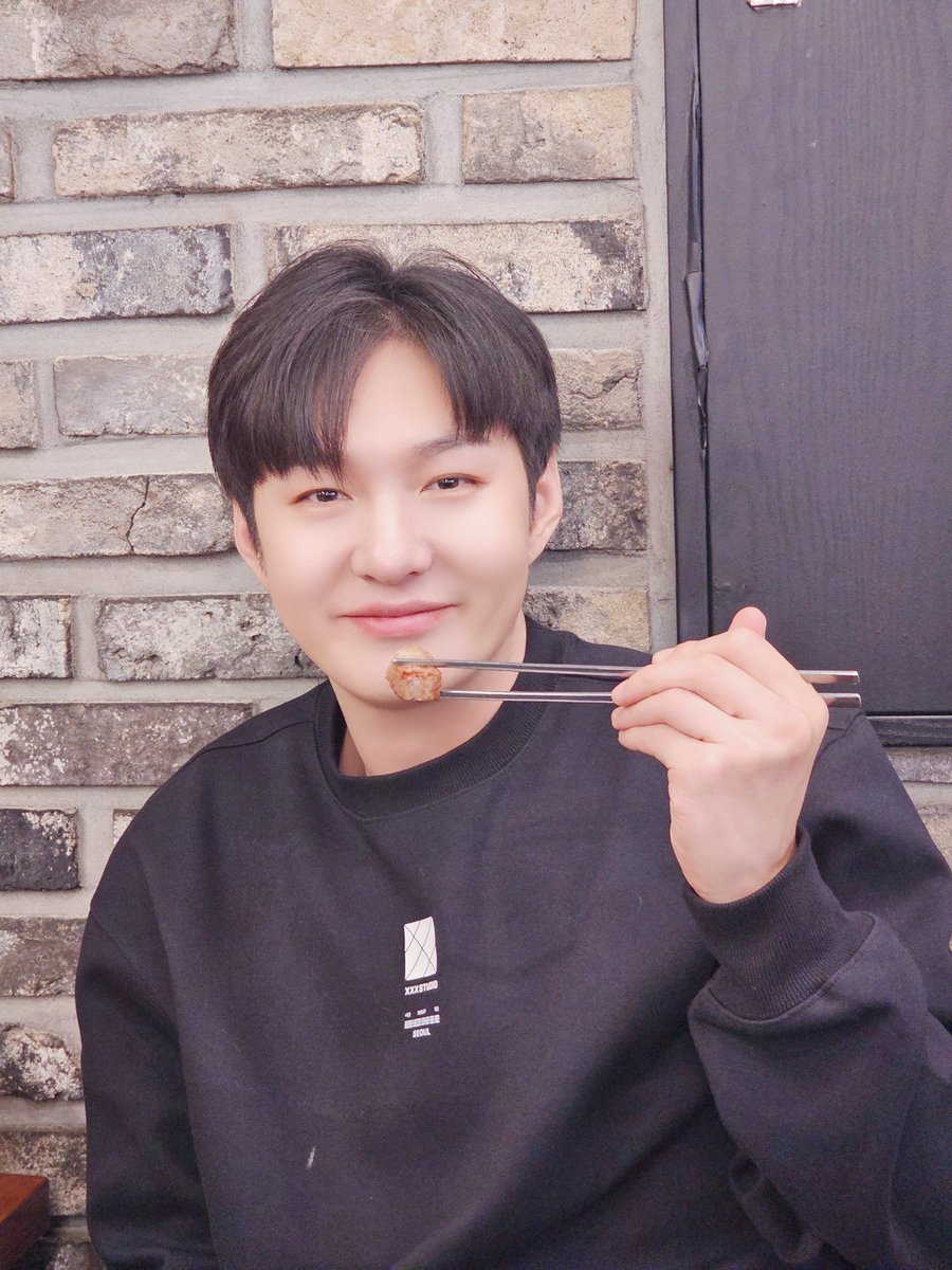 LeeCS_Official's tweet photo. [🚨] [#실사지오]

|･ω･`*)ッ📣 #TheWayfarer 수원 콘서트 D-1.ᐟ.ᐟ

zz6섭 군의 홈타운〰 수원 여행이 내일이라니‼️

설레는 마음으로 기다리는 멜로디를 위해 담아온
부산과 대구에서의 #창섭이를_위한_맛집이지오 🍽

먹zz6섭 군과 함께 점심 든든히 챙겨요〰🤙

#이창섭 #LEECHANGSUB https://t.co/KFjPKsA9kr
