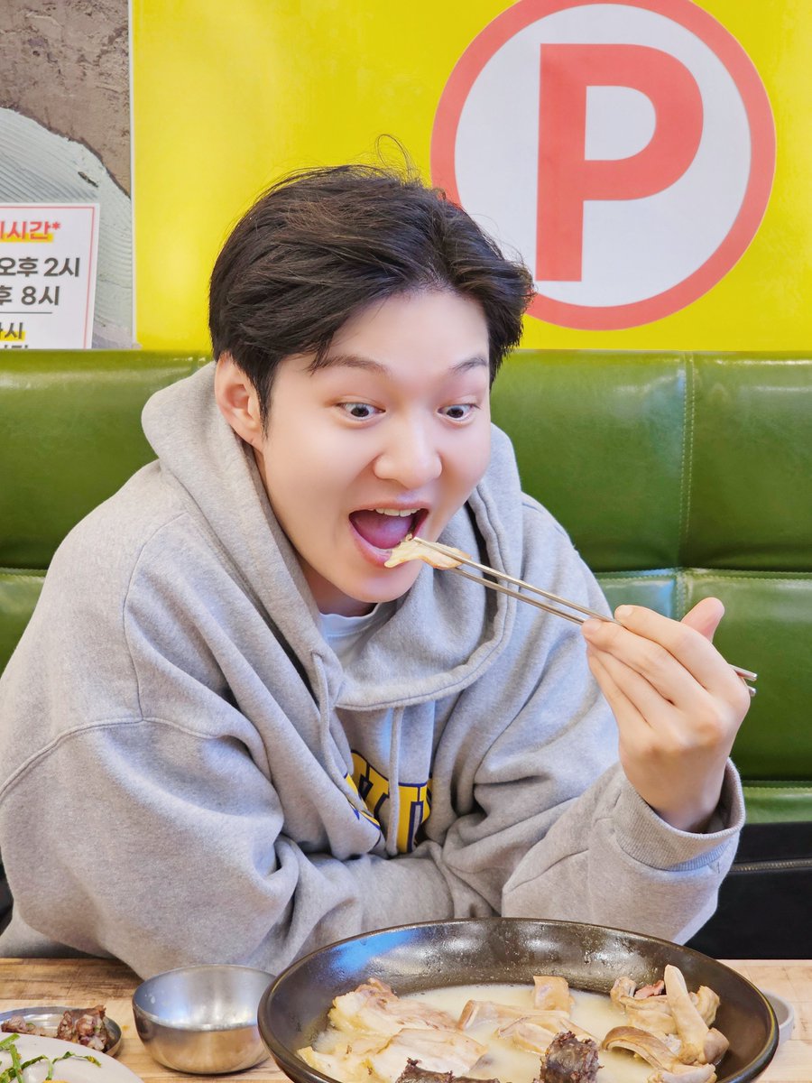 LeeCS_Official's tweet photo. [🚨] [#실사지오]

|･ω･`*)ッ📣 #TheWayfarer 수원 콘서트 D-1.ᐟ.ᐟ

zz6섭 군의 홈타운〰 수원 여행이 내일이라니‼️

설레는 마음으로 기다리는 멜로디를 위해 담아온
부산과 대구에서의 #창섭이를_위한_맛집이지오 🍽

먹zz6섭 군과 함께 점심 든든히 챙겨요〰🤙

#이창섭 #LEECHANGSUB https://t.co/KFjPKsA9kr