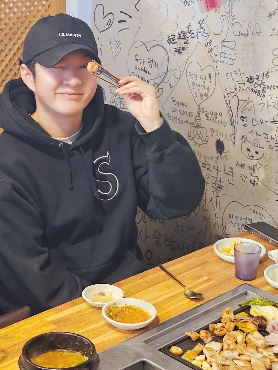 LeeCS_Official's tweet photo. [🚨] [#실사지오]

|･ω･`*)ッ📣 #TheWayfarer 수원 콘서트 D-1.ᐟ.ᐟ

zz6섭 군의 홈타운〰 수원 여행이 내일이라니‼️

설레는 마음으로 기다리는 멜로디를 위해 담아온
부산과 대구에서의 #창섭이를_위한_맛집이지오 🍽

먹zz6섭 군과 함께 점심 든든히 챙겨요〰🤙

#이창섭 #LEECHANGSUB https://t.co/KFjPKsA9kr