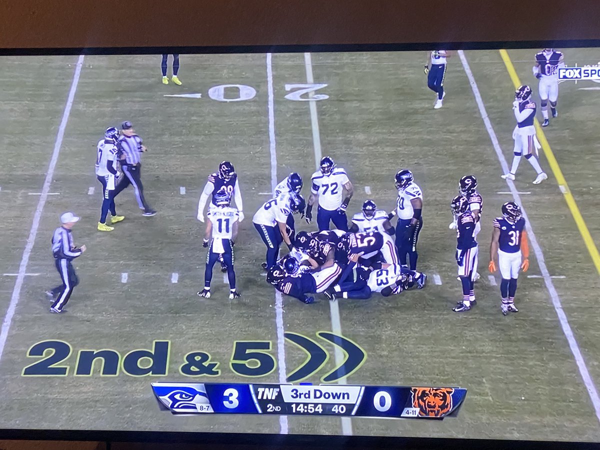 PCdeLeonV's tweet image. #FoxImpactoNfl @JosePabloCoello aquí viendo el juego con algo de frío