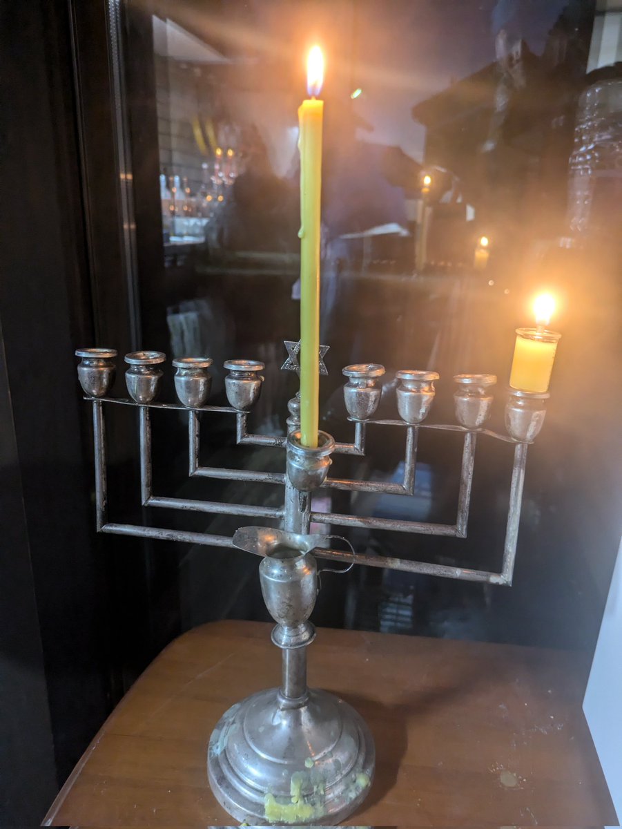 最近やむを得ず神戸を離れました。でもハヌカイベントは見逃すまい。こうしてみんなで集まってお祝いするということが生活に必要だと改めて感じます。
シャバシャロ＆ハピハヌ。