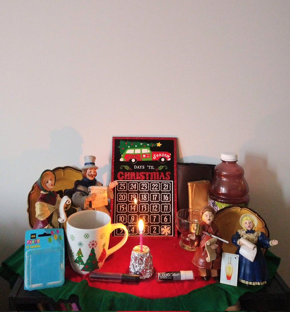 HopefulB2020's tweet photo. Belated #Ridvent day 25 post- I used ribbon &amp; wrapping paper. I used up a bottle of grape juice, perfume sample, pack of candles &amp; a lollipop. I got rid of 2 makeup brush sets, 2 lipsticks, a glass thing, a Christmas mug, a plate, a bowl &amp; 4 ceramic Victorian carolers #declutter https://t.co/VRsGAcw9EM