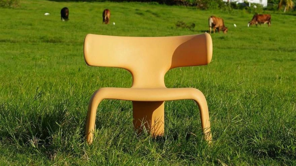 core77's tweet image. Icelandic #IndustrialDesigner Hlynur Atlason's Rotomolded Limbo Chair 🪑

The Icelandic designer created a #statementchair that's not only supremely comfortable but also suitable for indoor-outdoor use, and sustainably made.

Read the full story on Core77: l8r.it/Wboo