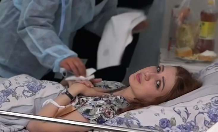 AzeriTimes's tweet photo. Aydan Rahimli, one of only two surviving crew members, was devastated by the loss of her fellow crew member and the pilots. 
Two crew members, Aydan Rahimli and Zulfugar Asadov, miraculously survived the horrific crash thanks to the selfless heroism of the pilots. https://t.co/RDtz5LsYND