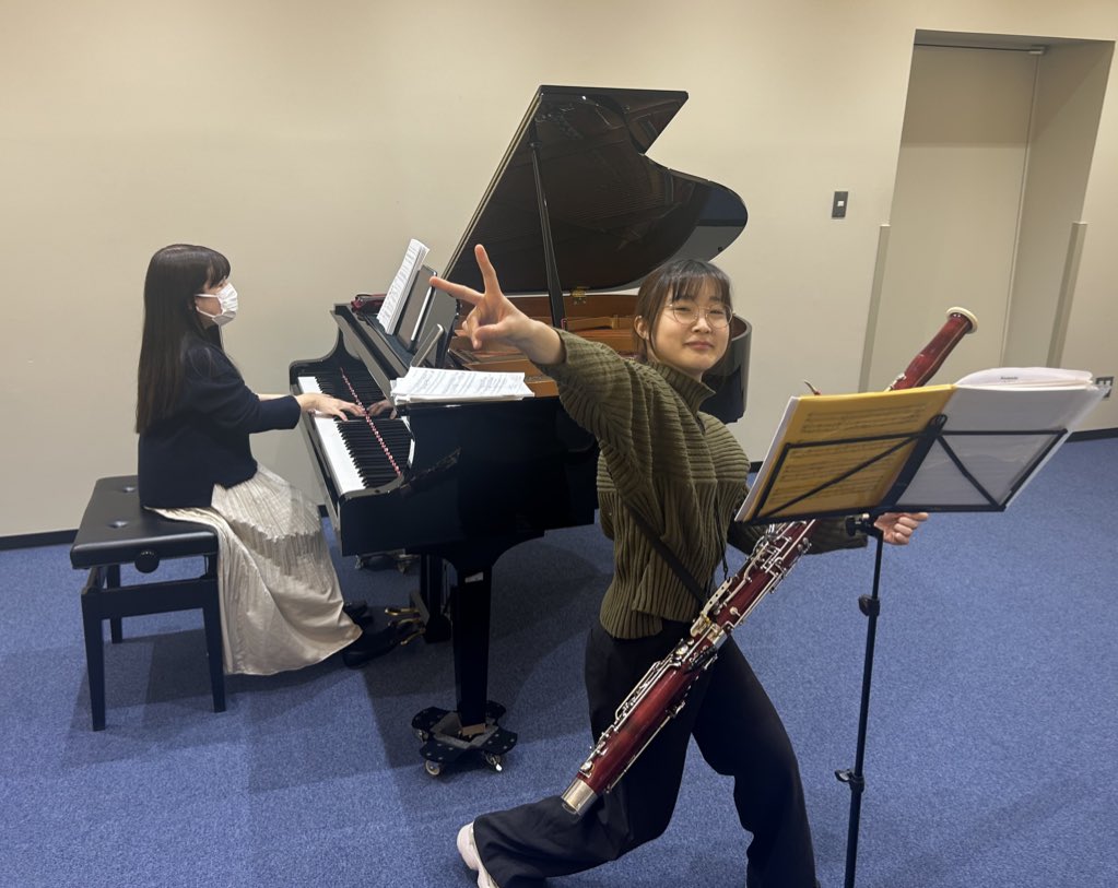 trio_kasane's tweet photo. かさね、練習中です！！
ふざけるあやき、練習するゆかり https://t.co/7QscyCd9Q9