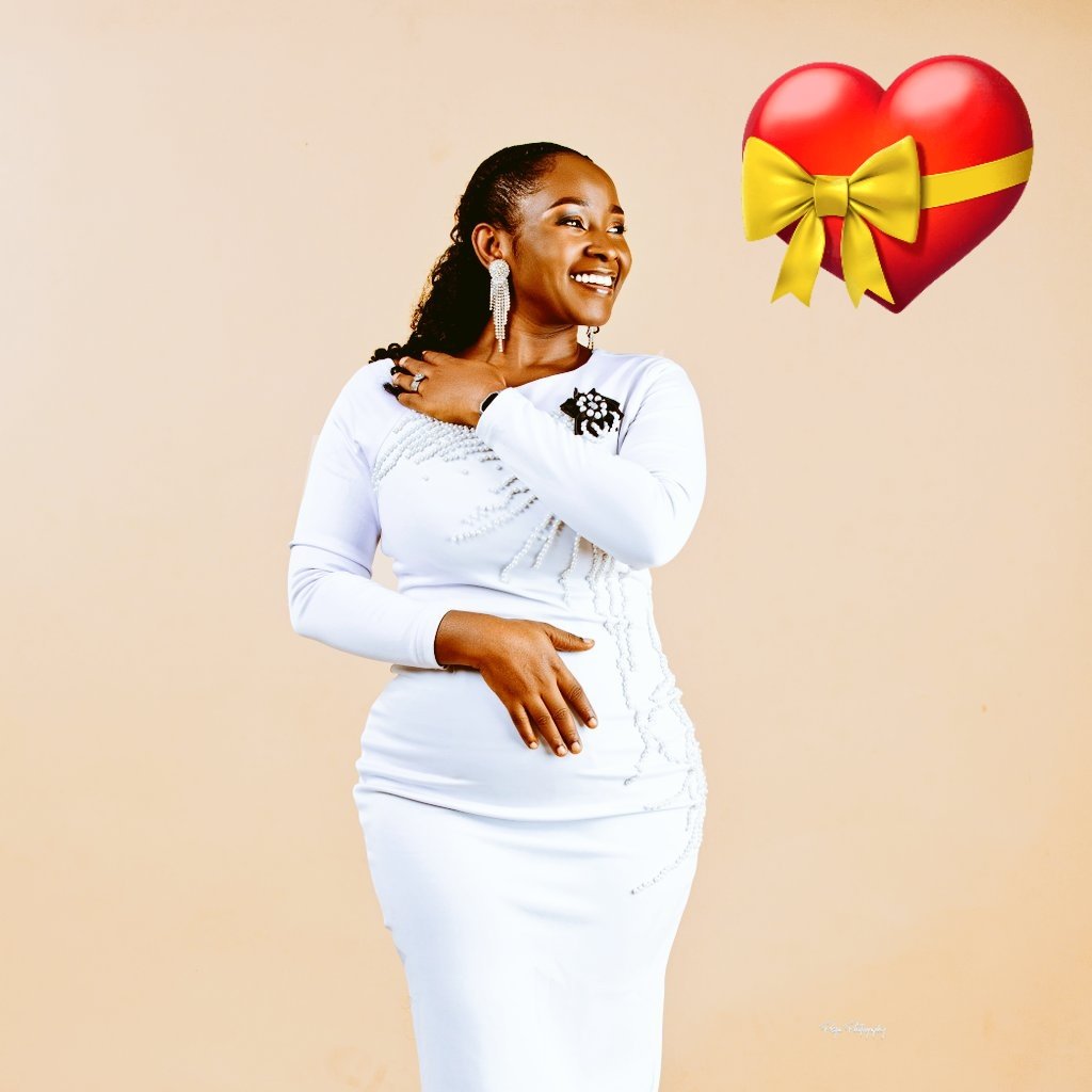 JoyOsamudiamen_'s tweet image. Season Greetings to all my clients, business partners and friends.
We did so much in 2024 and thank you for believing and trusting me to deliver value.

Come 2025, there is more ahead of us and I&apos;m eager to explore! Are you?
Merry Christmas and A Happy Prosperous New Year!

#joy