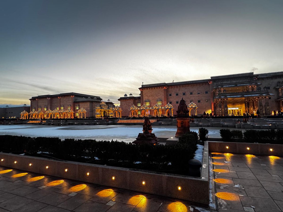 Visited the BAPS Akshardham Temple today – a truly beautiful and peaceful experience. The intricate architecture and serene atmosphere were awe-inspiring. Grateful for this moment of tranquility and reflection. 🙏✨

#Akshardham #SpiritualJourney #Peace