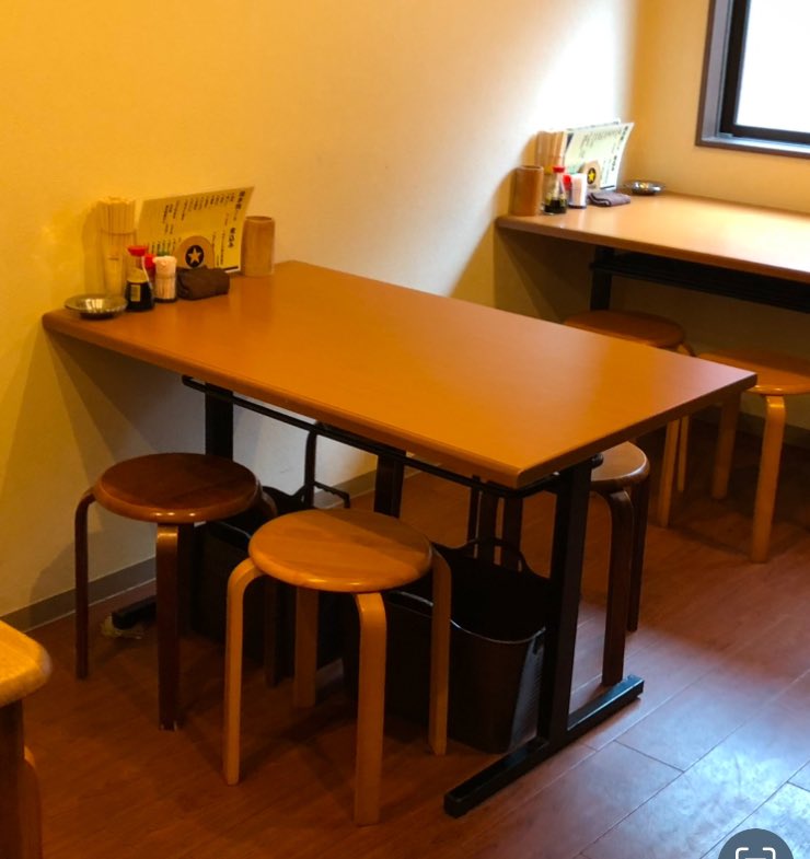 torikatsu_chofu's tweet image. どうも鳥勝です！

店内改装にあたり写真のテーブルが不要になりました！
もらっていただける方いませんか〜？
ちなみに2台あります！

横120縦75高さ71