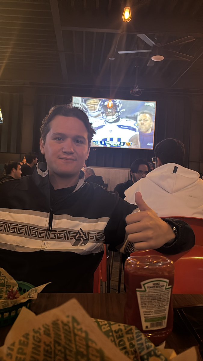 DanielVa05's tweet photo. @FOXImpactoNFL 
 #FOXimpactoNFL
🍖 https://t.co/k93PzOcPL5